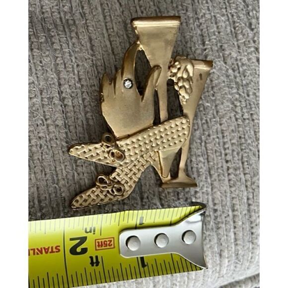 Vintage Gold Tone High Heel Wine Glass and Grapes Brooch - Picture 4 of 4